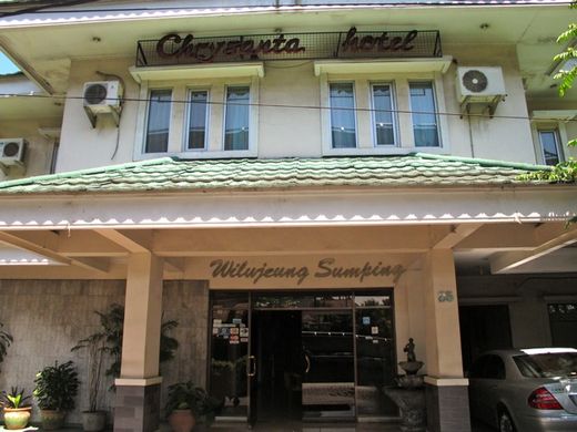 Chrysanta hotel - the front