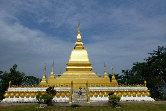 Salah satu stupa di Laos