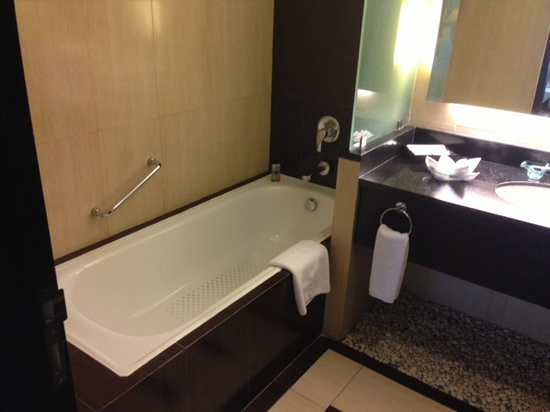 Aston Kuta Bathroom with bath tub