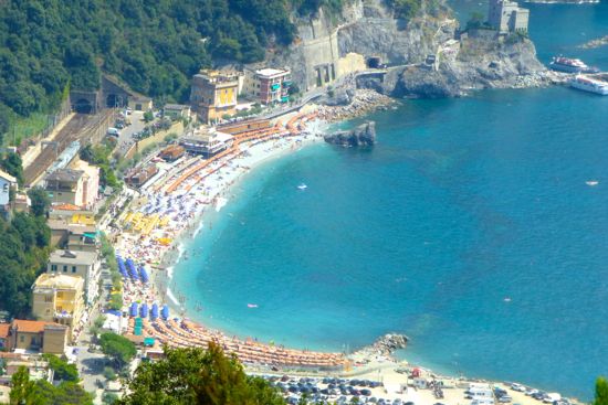 Pantai di desa Monterosso - Cinque Terre