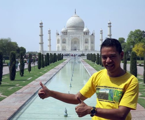 Alid at the Taj Mahal