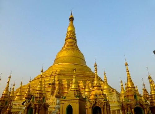 Kemegahan Shwedagon Pagoda di siang hari