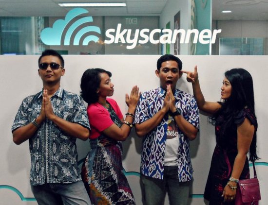 Di Kantor Skyscanner Singapore bareng Firsta Arif Indri