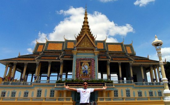 Nongkrong di Royal Palace Kamboja