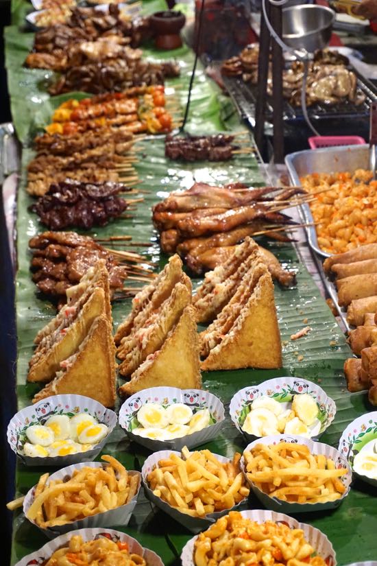Snack murah meriah nan menggoda di Chiang Mai Sunday Night Market
