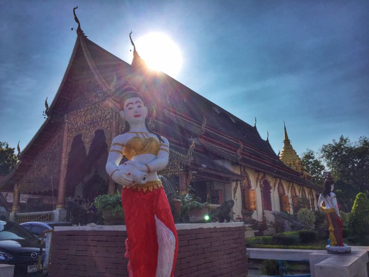Hampir senja di Wat Chiang Man