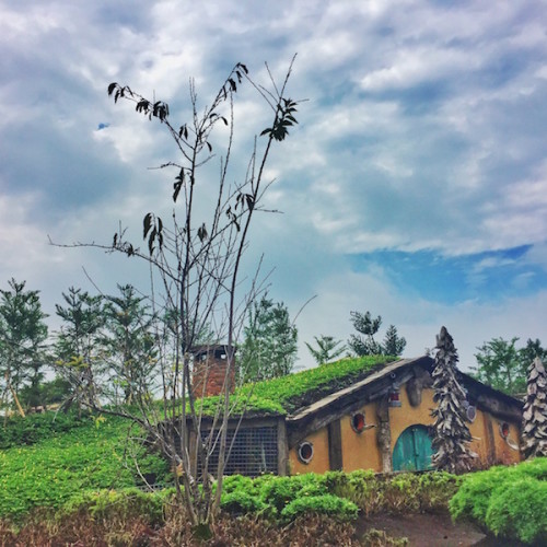 Rumah Hobbit di Farmhouse Susu Lembang
