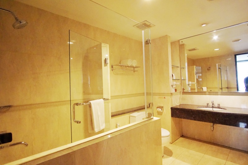 Grage Hotel Cirebon kamar mandi