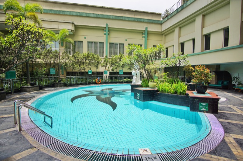 Holiday Inn Bandung Kolam Renang