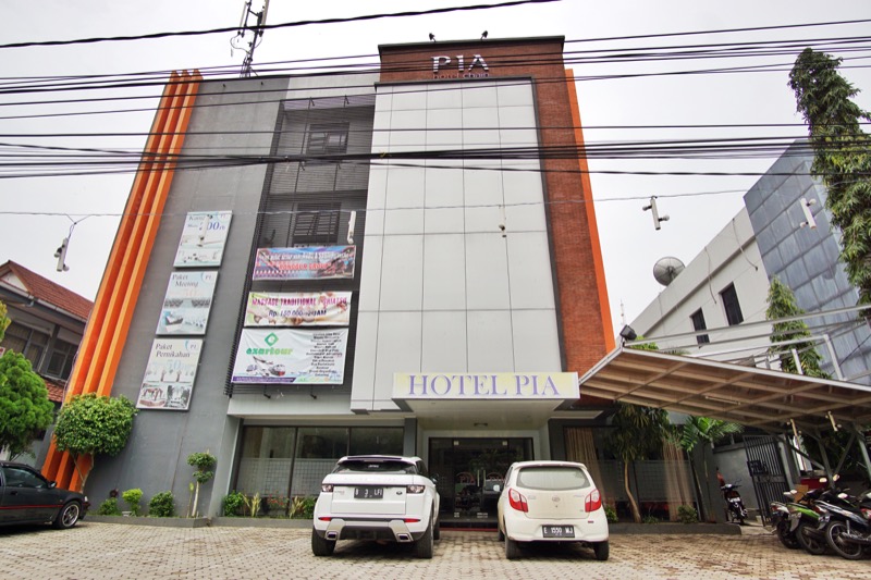 Hotel Pia Cirebon depan