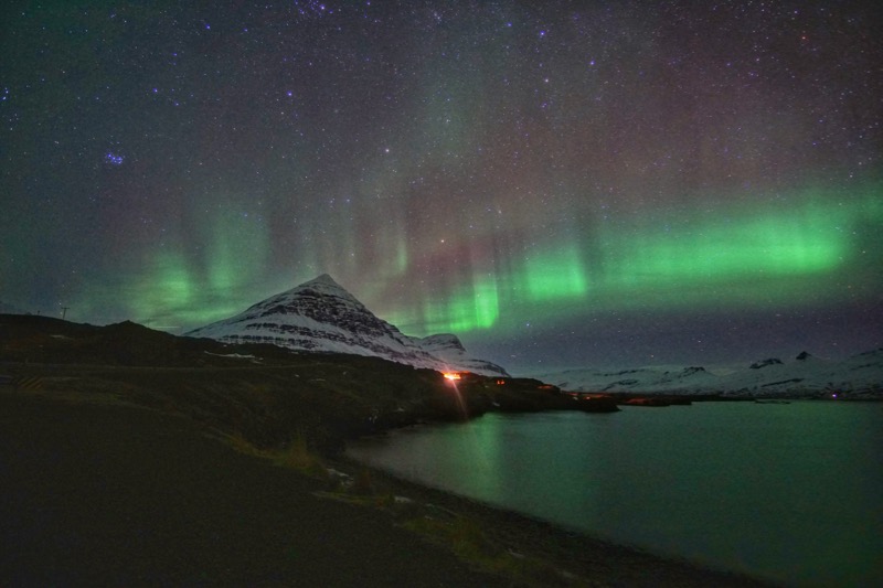 Menikmati aurora borealis di Iceland