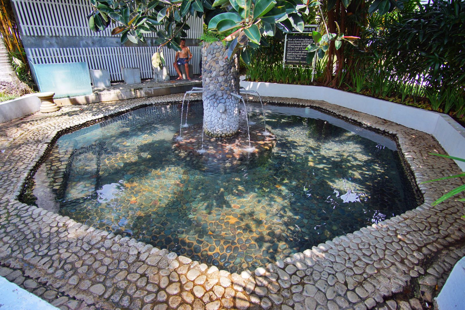 Tirtagangga Hotel Cipanas Garut kolam teraputik