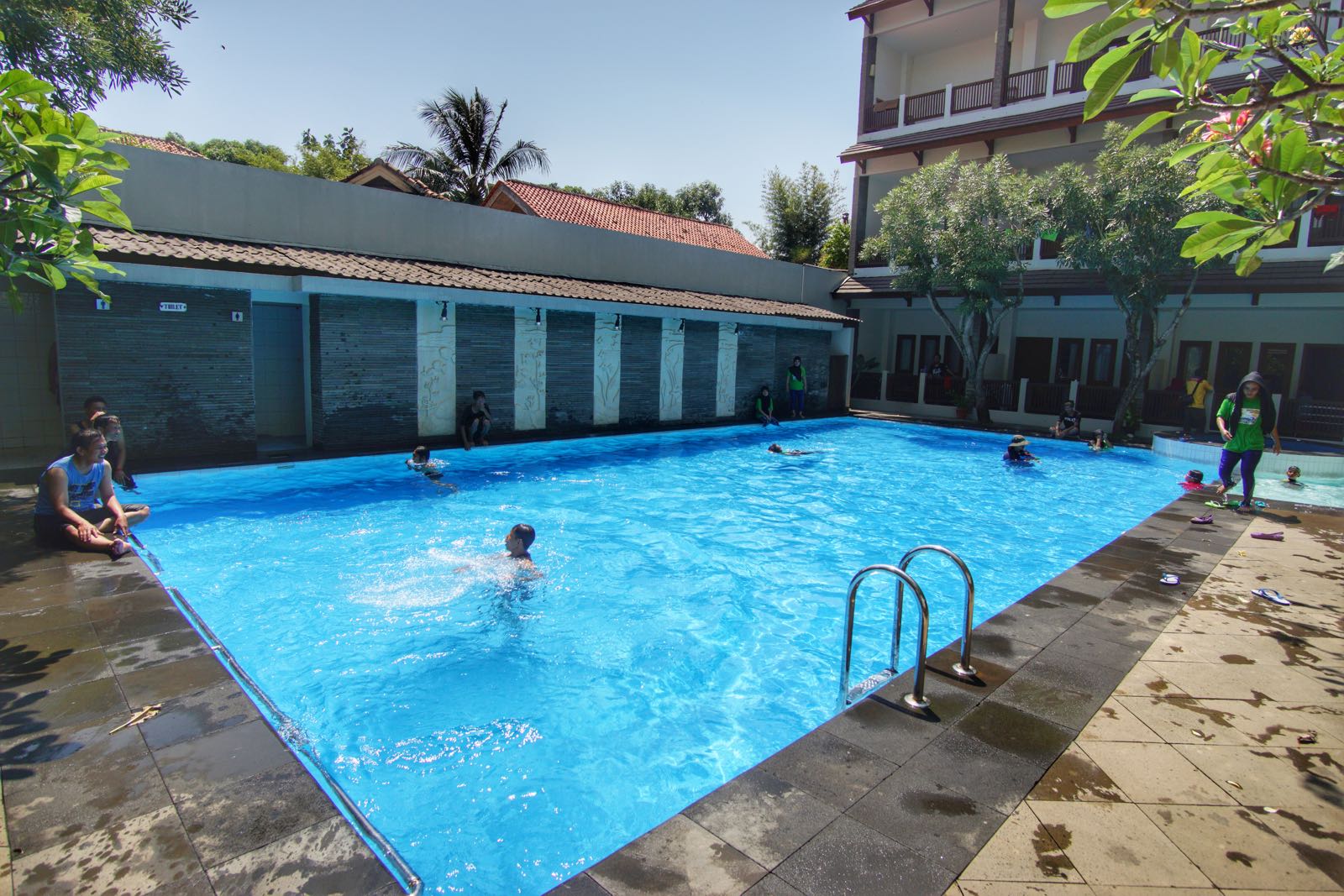 Laut Biru Hotel Pangandaran kolam renang