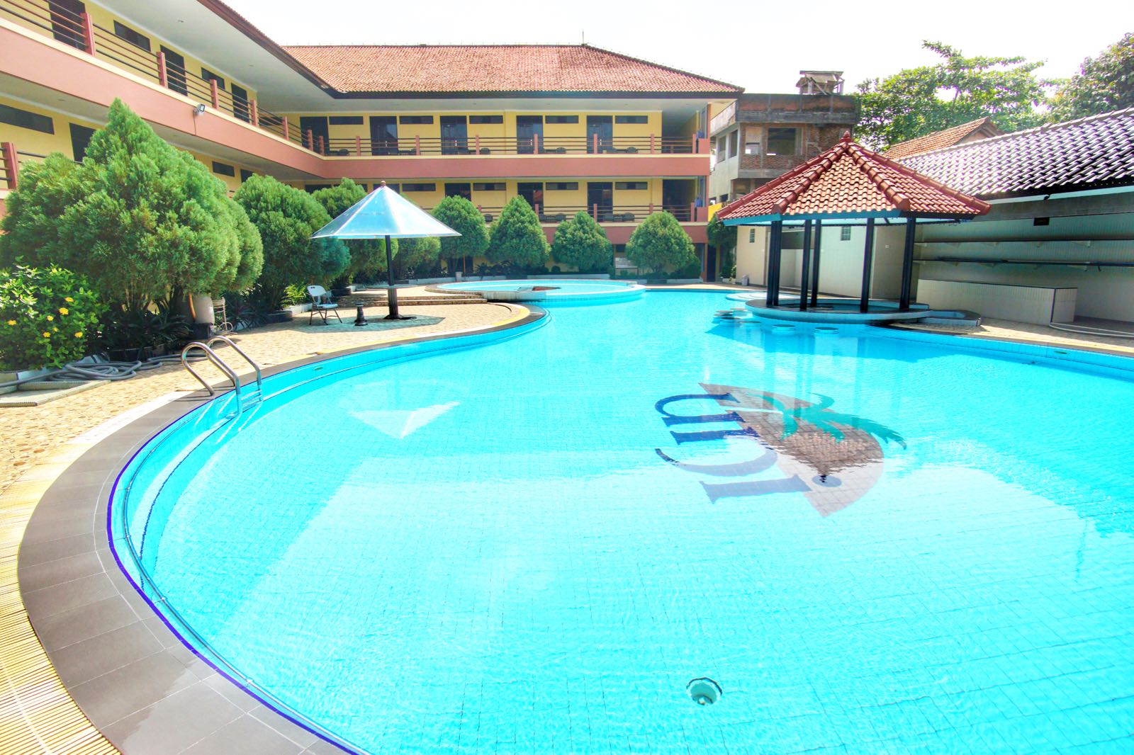 Uni Beach Hotel Pangandaran kolam renang