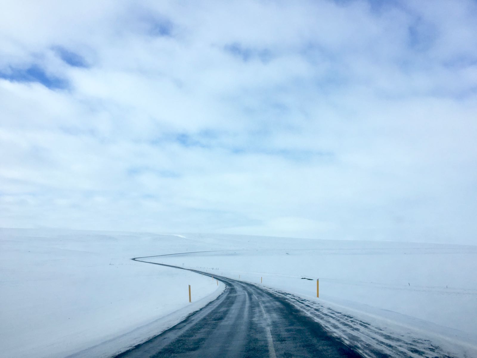 Jalanan Berlapis Es Di Iceland