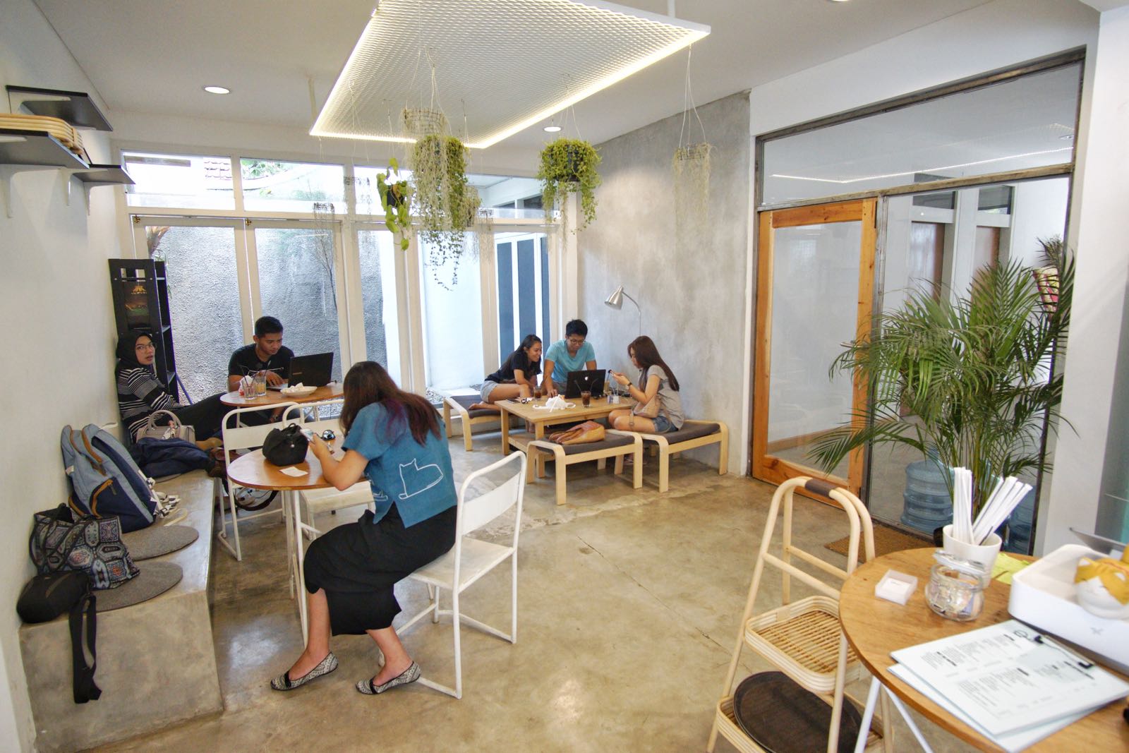 Interior Aditi Coffee Bandung