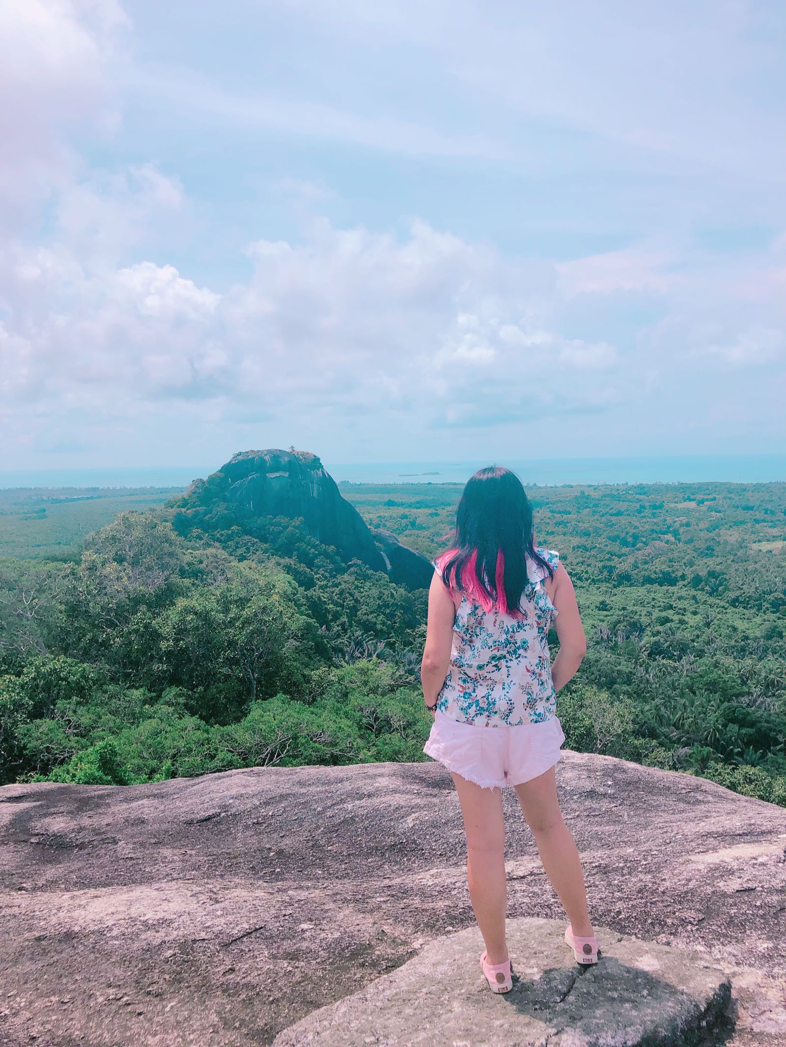 Pemandangan Dari Puncak Batu Baginda Belitung